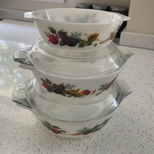 Vintage pyrex casserole dishes - vintage,
