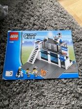 LEGO CITY: Police Station (7498) (and 3rd Police Car)