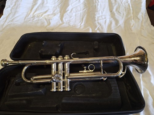 Trumpet with hard case and - trumpet,