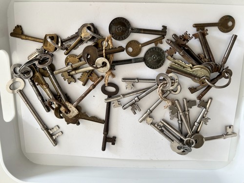 Vintage keys mixed lot - keys,