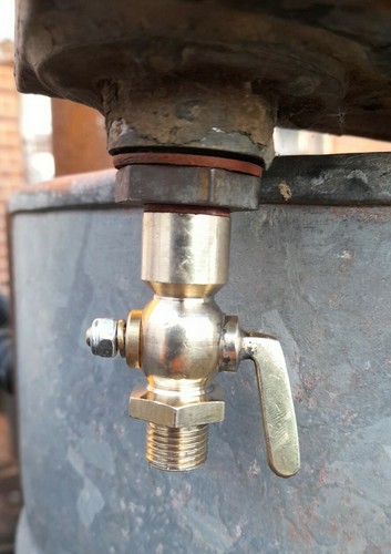 New brass fuel - new, 1/4"bsp