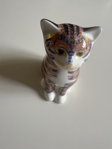 Royal crown derby sitting - derby,
