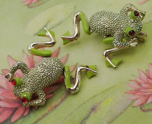 Vintage green enamel red eye - green,