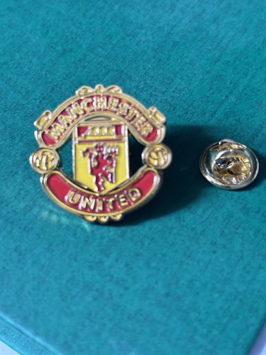 Manchester united pin badge - united,