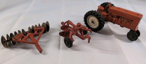 Tootsitoy cast iron farm - cast,