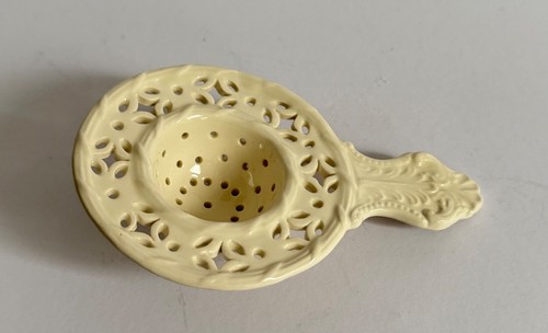 Royal creamware tea stainer - royal,