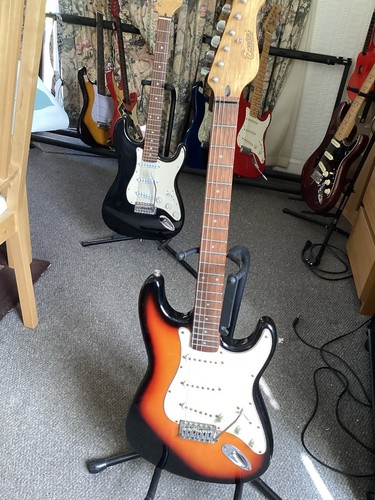 Encore electric strat - strat, style