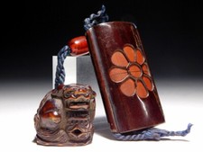 Shishi Foo dog Boxwood Netsuke with Lacquered Double Inro  Edo original antique