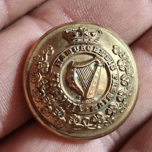 Irish army button connaught - army,