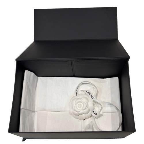 Chanel box with magnetic - with, lid