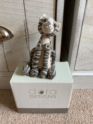 Dora designs cat paperweight - dora,