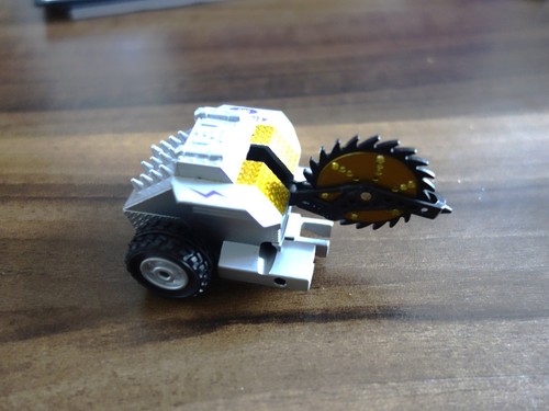 Vintage robot wars pullback - robot,