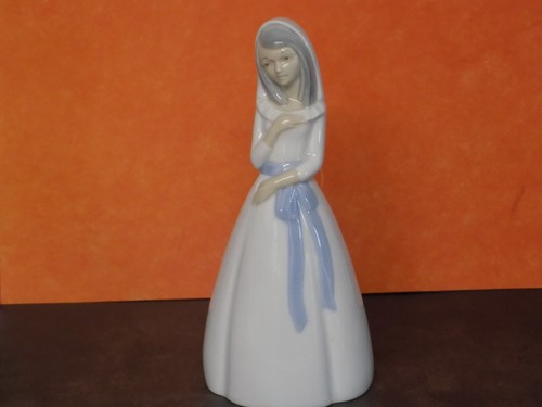 Porcelain figurines ladies - porcelain, of