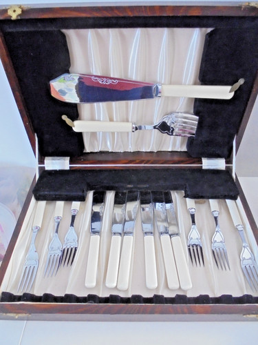 Wooden canteen box with - box,