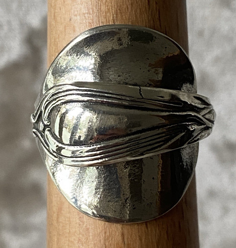 Saddle spoon ring - ring, n