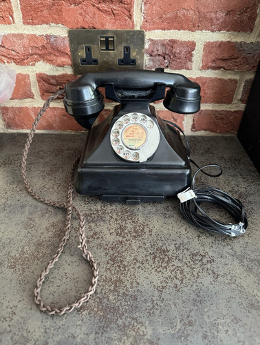 1950s king pyramid bakelite - pyramid,