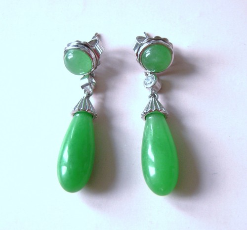Stunning green jade gemstone - green,