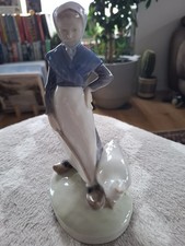 ROYAL COPENHAGEN FIGURE #528