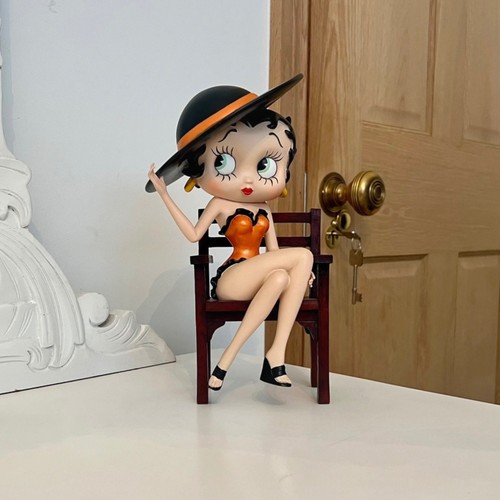 Betty boop sitting - in, chair