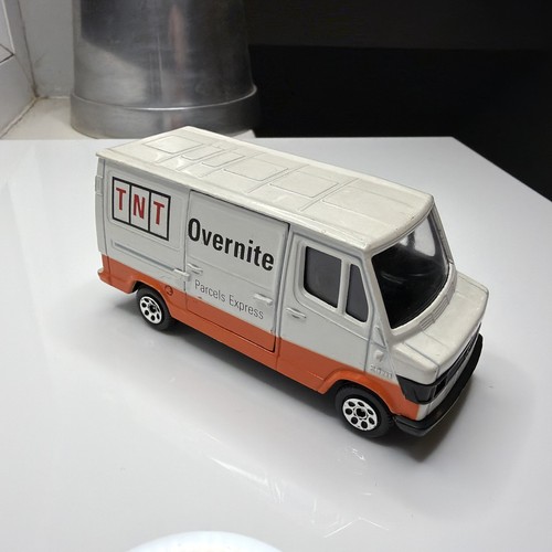 Corgi mercedes 207d - corgi, van