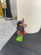VINTAGE 1986 BRITAINS SCOTLAND REGIMENT BAGPIPES PIPER METAL TOY SOLDIER FIGURE 