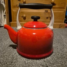 Le Creuset Traditional Stove Top Kettle 2.1L - Cherry Red
