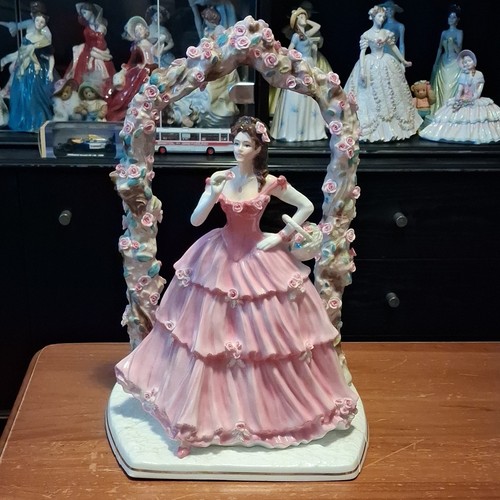 Royal worcester figurine - worcester,