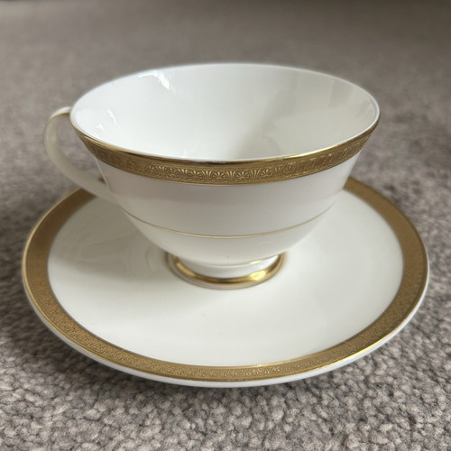 Royal doulton - royal,