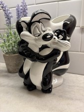 Pepe Le Pew With Penelope Kissing Love Heart Vase Planter Warner Brothers 1997