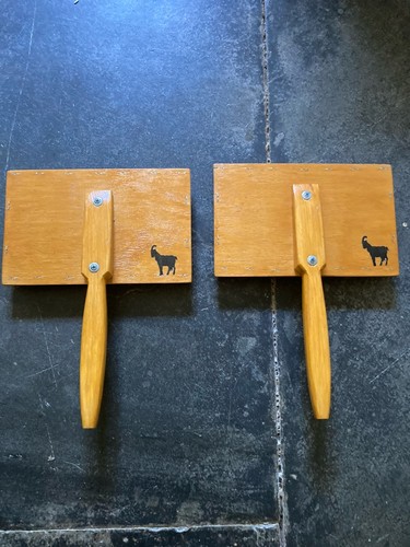 Pair wooden wool carders - pair,