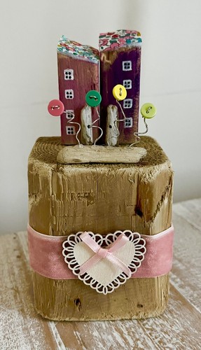Driftwood houses lovers - driftwood, ‘lovers