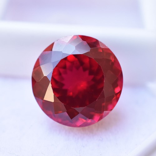 Natural red ruby round - red, cut