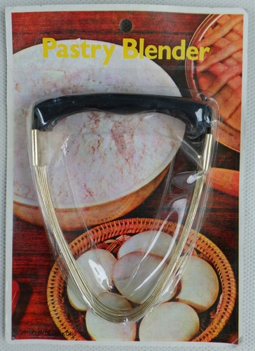 Vintage pastry blender plastic - blender,