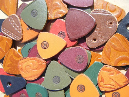 Leather plectrums for ukulele - leather,
