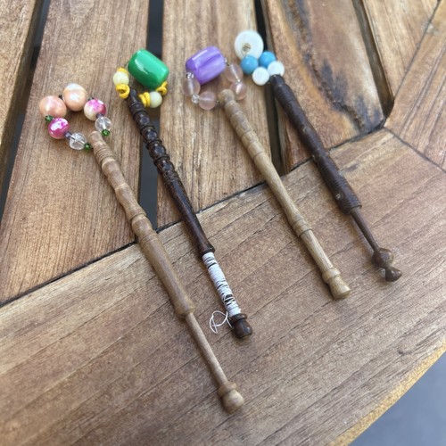 Antique lace bobbins with - x,
