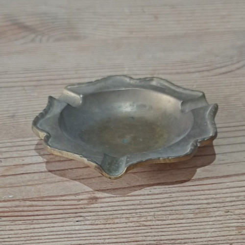Small vintage brass ashtray - a,