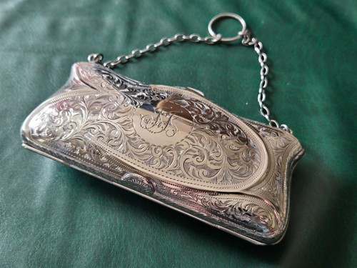 Solid silver purse - ,, engraved