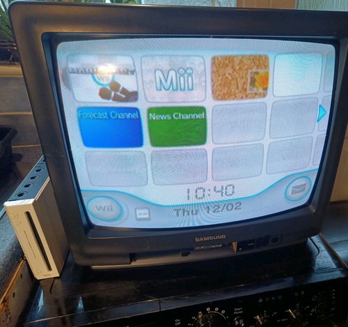 Samsung large retro crt tv - 20",