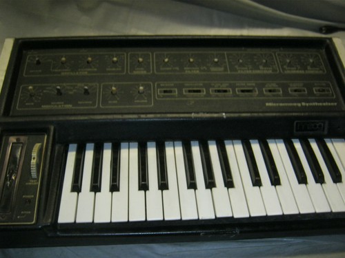 Moog micromoog synthesizer - moog,
