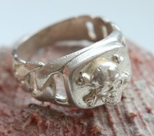 Sterling Silver Ring With Skull & Crossbones 7.2 gram