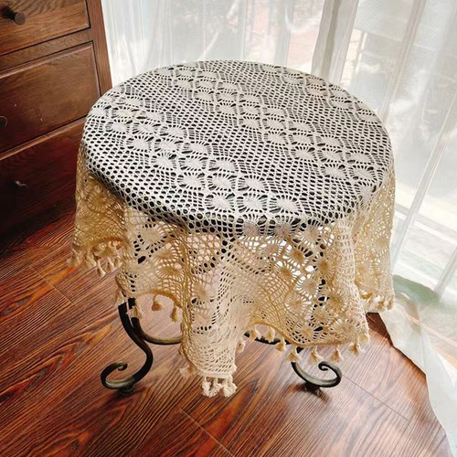 Vintage hand crochet lace - 25",
