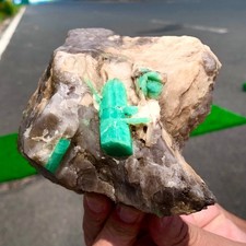 2.01LB Natural Rare Emerald Gem CrystalMineral Specimen/China