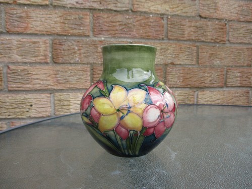 Moorcroft freesia green - moorcroft,