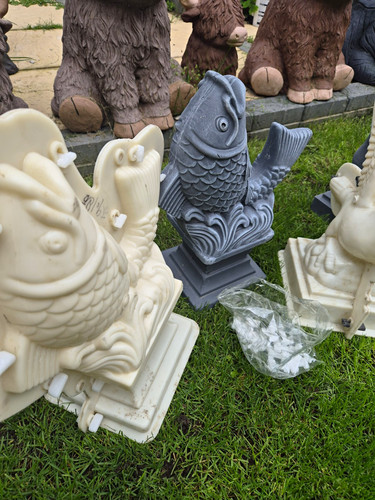 Plastic fish pigeon and - ,,