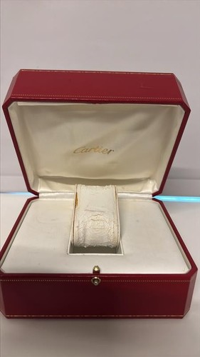 Cartier red watch presentation - red,