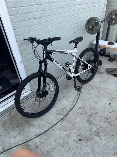 Mountain bike with dual - gt,