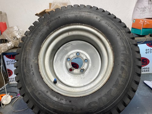 Rear stud wheel tyre - rear,
