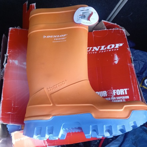 Dunlop safety wellingtons - dunlop,