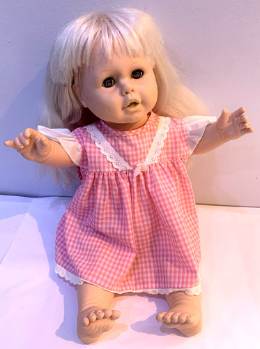 Rare 1979 uneeda vintage doll - rare,