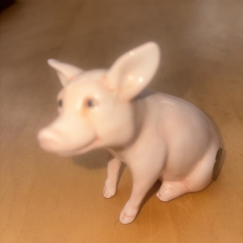 Beswick sitting piglet - beswick,